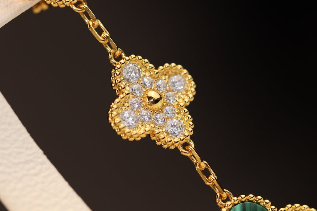 ??MIRA?¡¥CLOVER EARRINGS GOLD MALACHITE DIAMOND 3 MOTIF