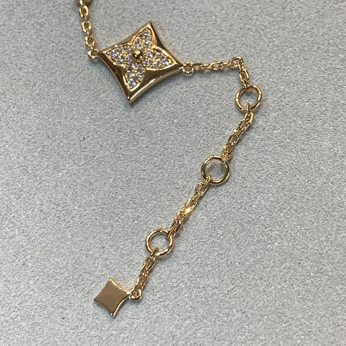 ??MIRA?¡¥STAR AND SUN 4 MOTIFS GOLD DIAMONDS BRACELET