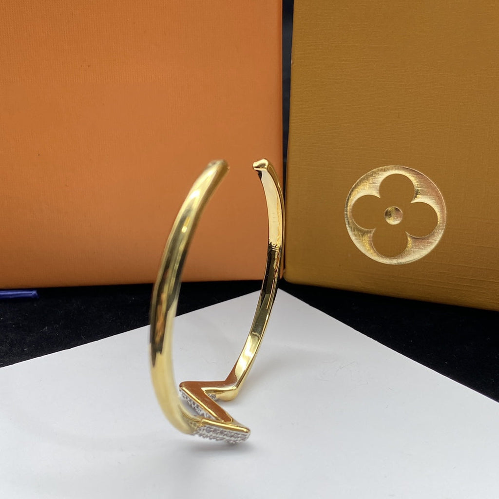 ??MIRA?¡¥VOLTE UPSITE DOWN DIAMOND GOLD OPEN BRACELET