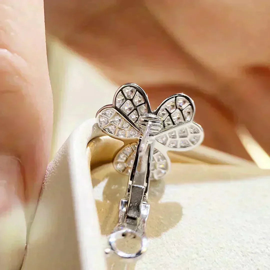 ??MIRA?¡¥CLOVER COMOS DIAMOND EARRINGS SILVER