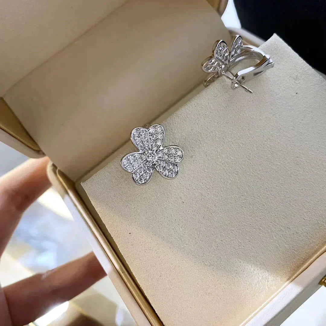 ??MIRA?¡¥CLOVER COMOS DIAMOND EARRINGS SILVER