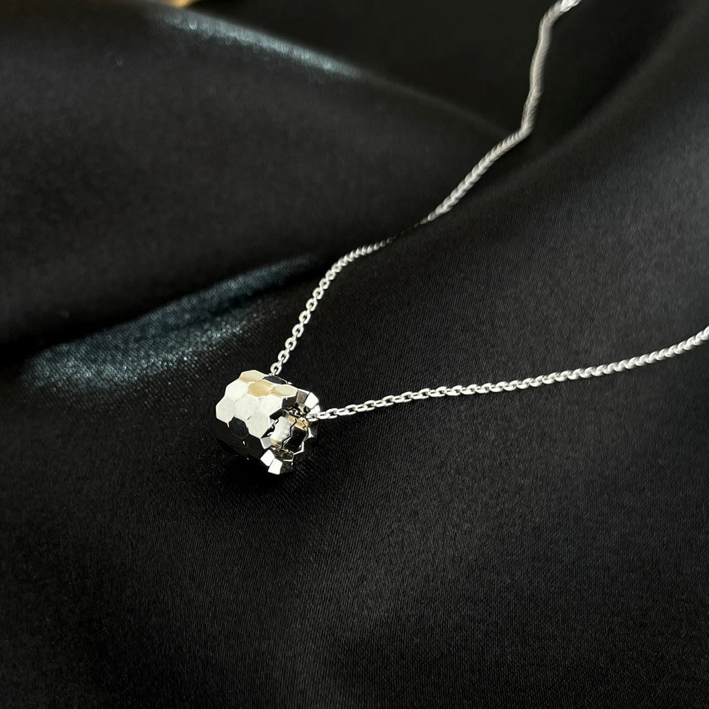??MIRA?¡¥BEE MINI NECKLACE