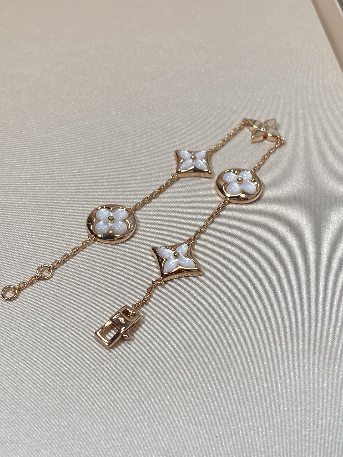 ??MIRA?¡¥STAR AND SUN 5 MOTIF MOP PINK GOLD BRACELET