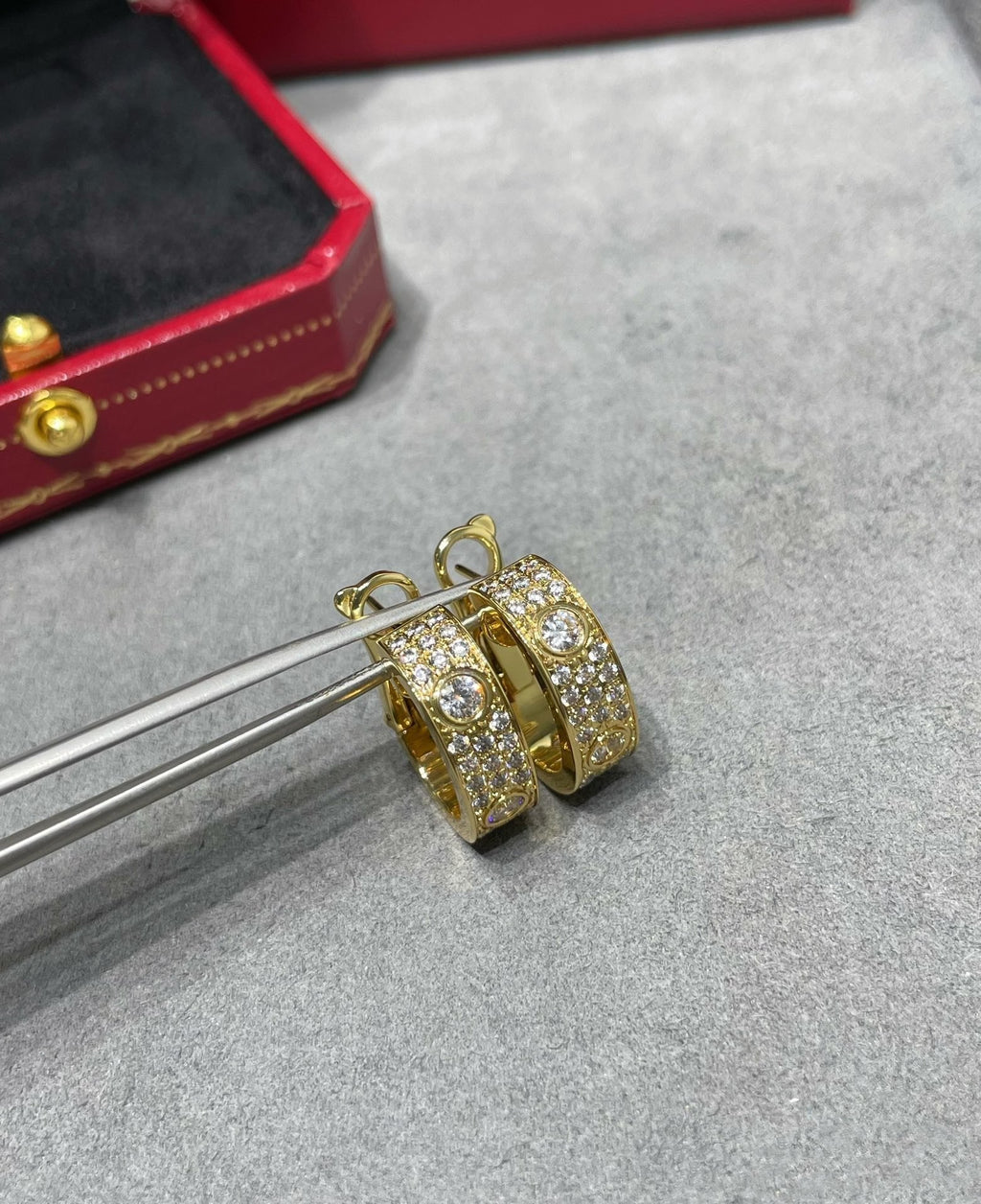 ??MIRA?¡¥LOVE 5.5MM DIAMOND PAVED EARRINGS