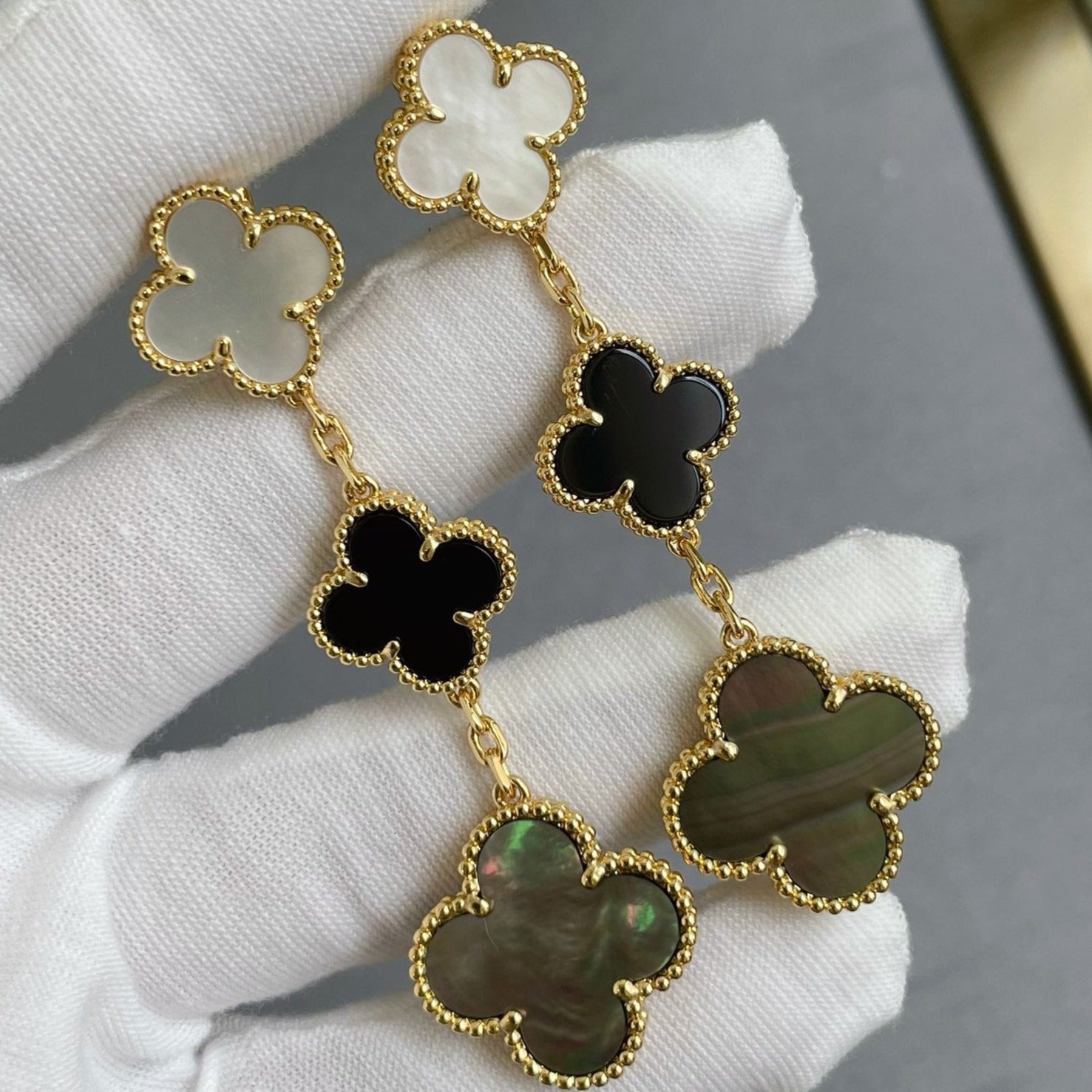 ??MIRA?¡¥CLOVER 3 MOTIF MOP ONYX DARK MOP PINK GOLD EARRINGS