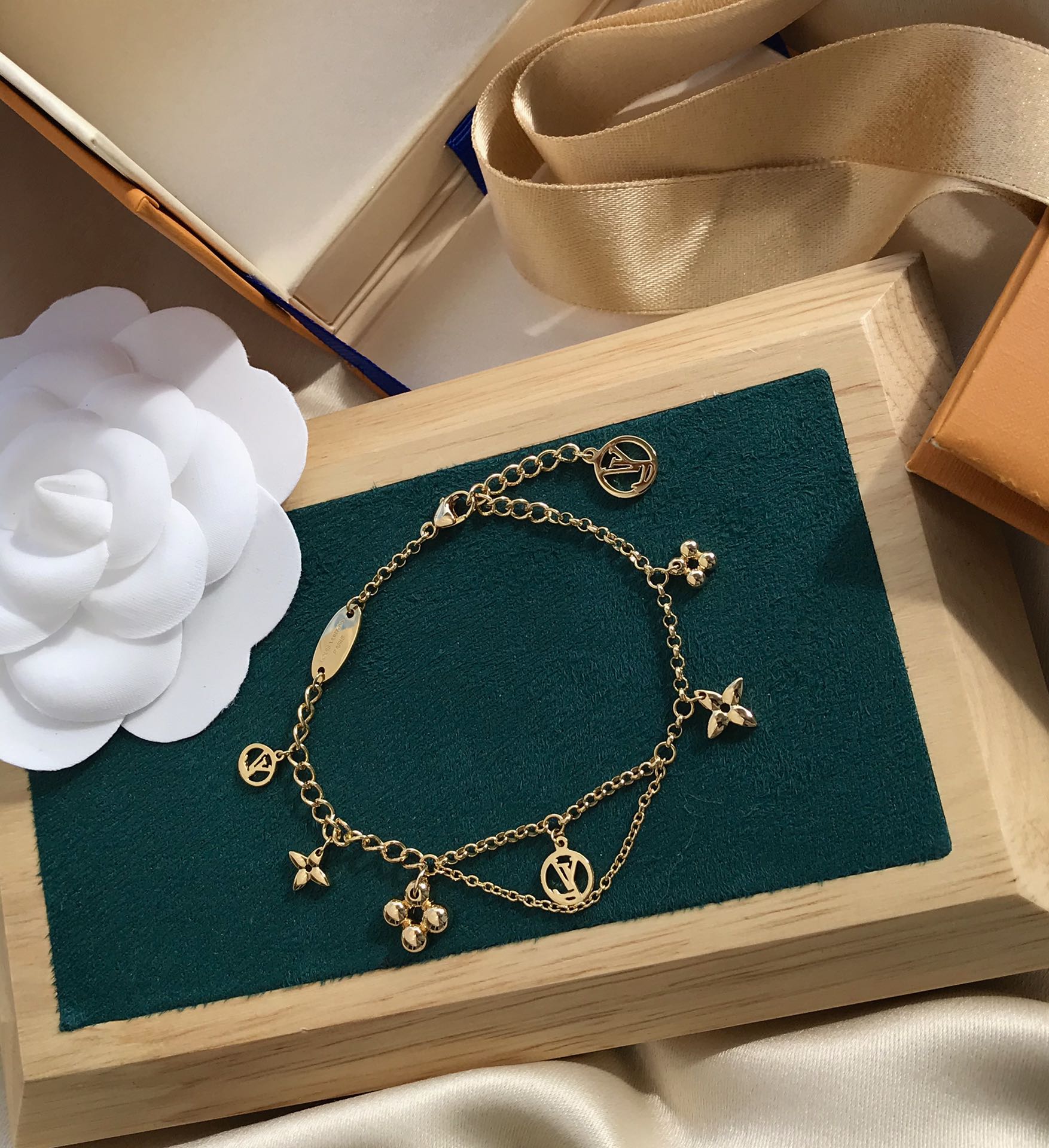 ??MIRA?¡¥BLOOMING PINK GOLD MOP BRACELET