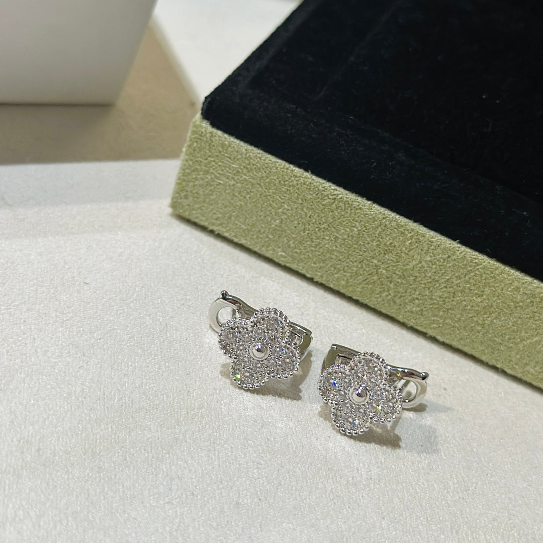 [MIRA]CLOVER 1 MOTIFS DIAMOND STUD EARRINGS SILVER