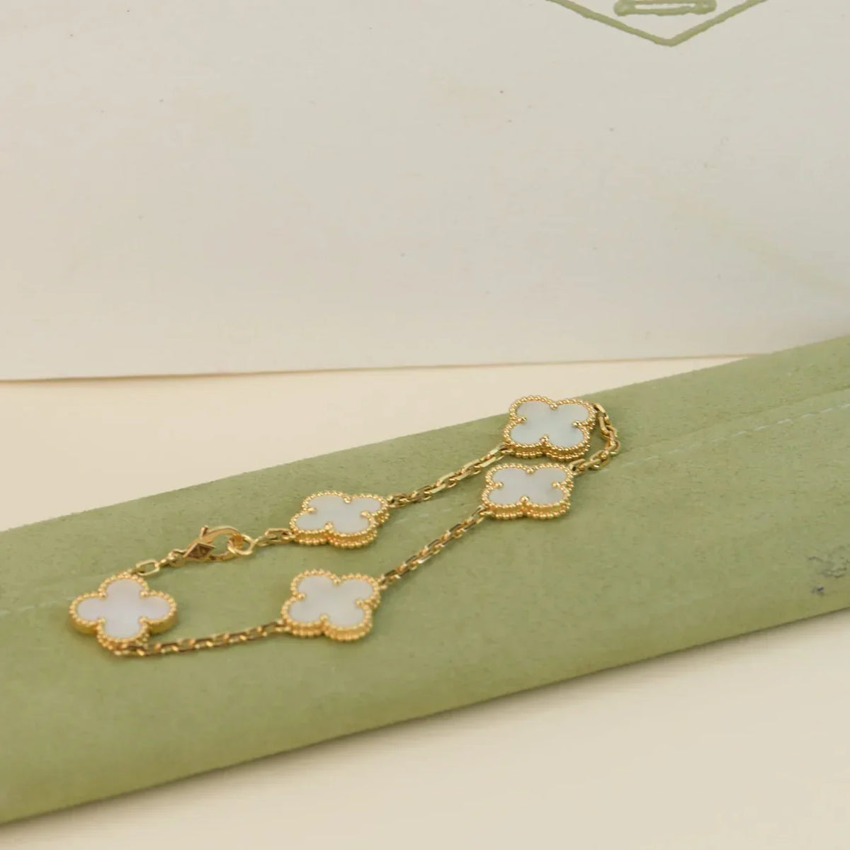 [MIRA]New CLOVER WHITE PEARL MOP 5 MOTIF BRACELET COLLECTION