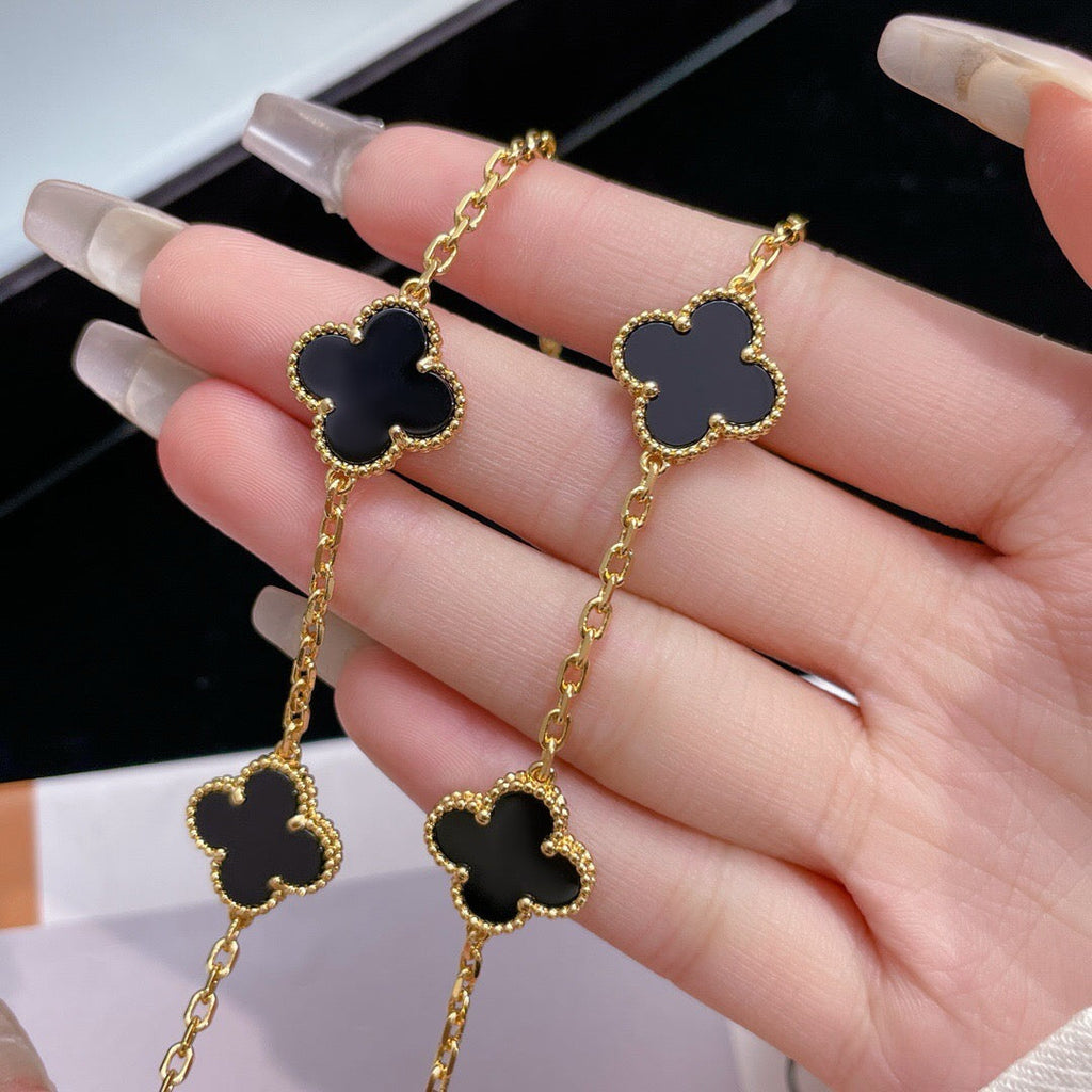 ??MIRA?¡¥CLOVER 10 MOTIFS ONYX NECKLACE