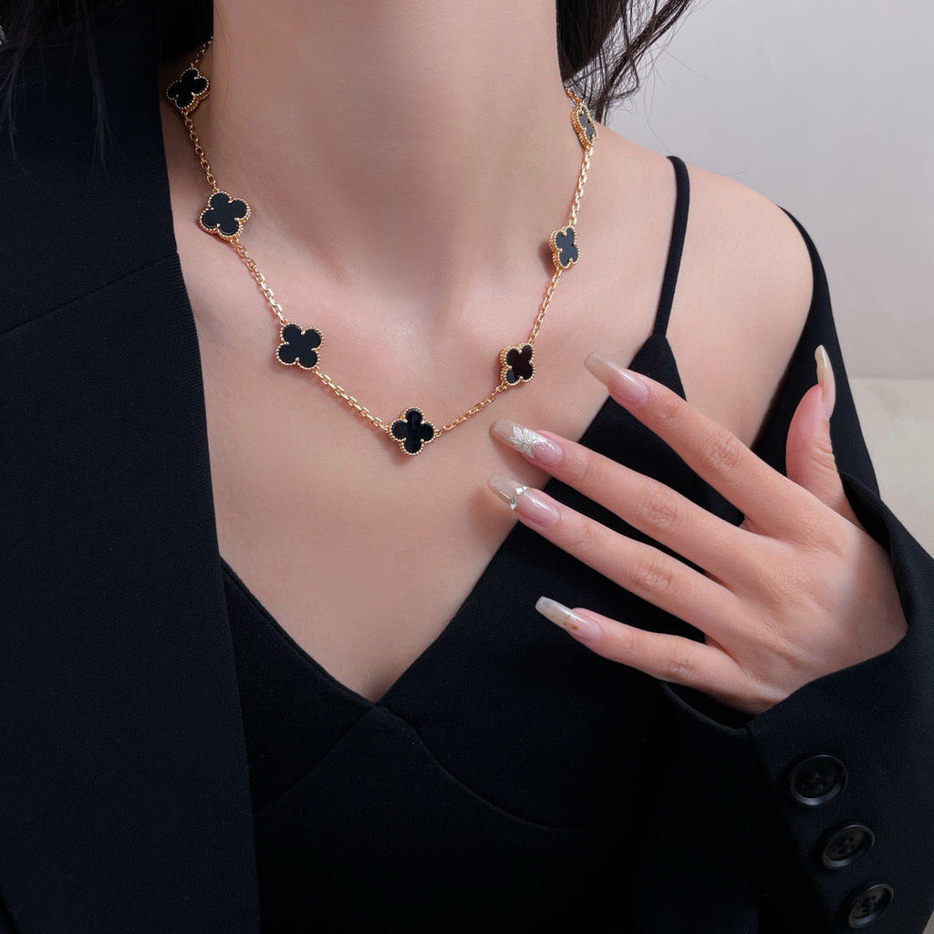 ??MIRA?¡¥CLOVER 10 MOTIFS ONYX NECKLACE