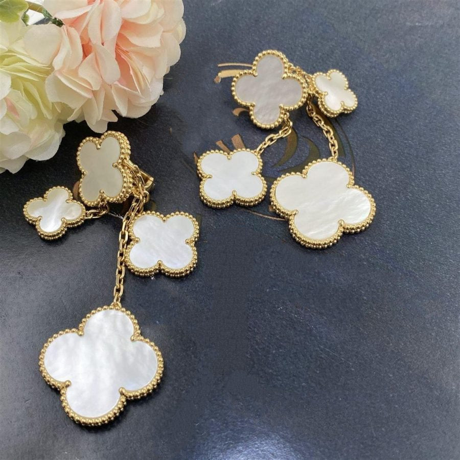 ??MIRA?¡¥CLOVER EARRINGS WHITE MOP 4 MOTIFS GOLD