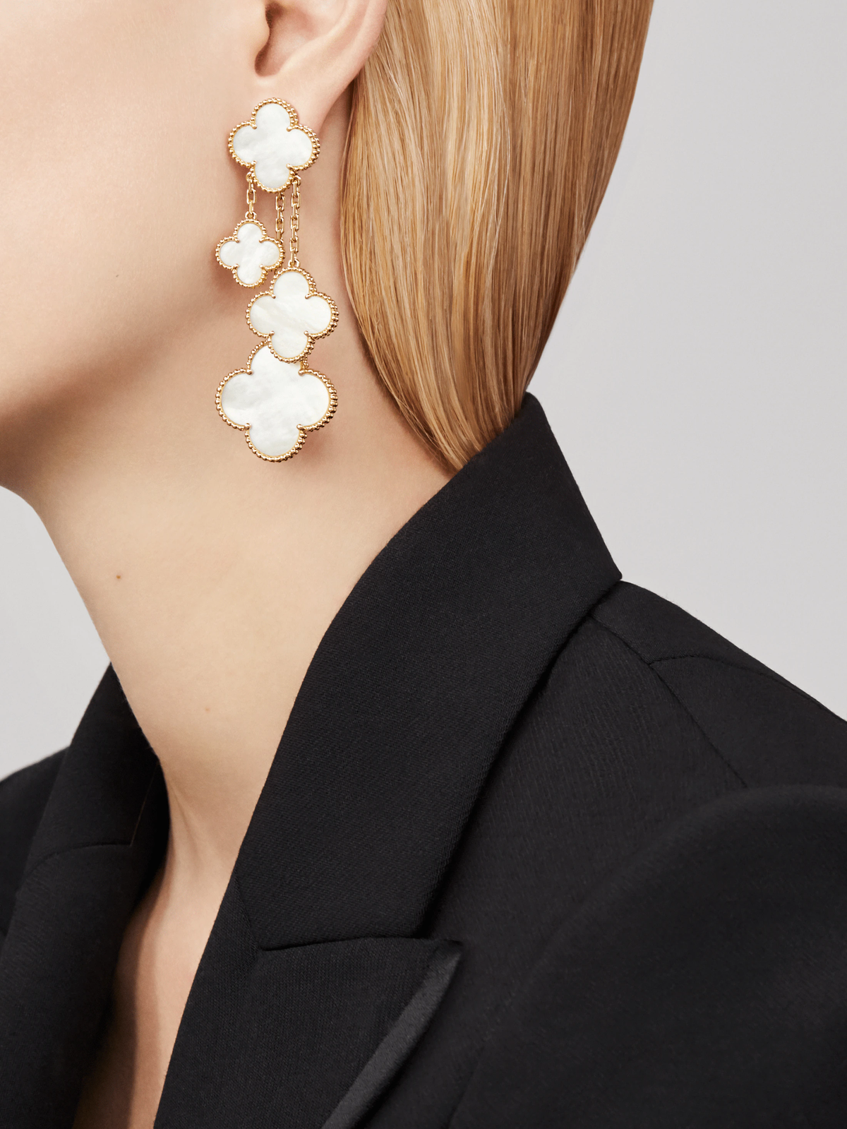 ??MIRA?¡¥CLOVER EARRINGS WHITE MOP 4 MOTIFS GOLD