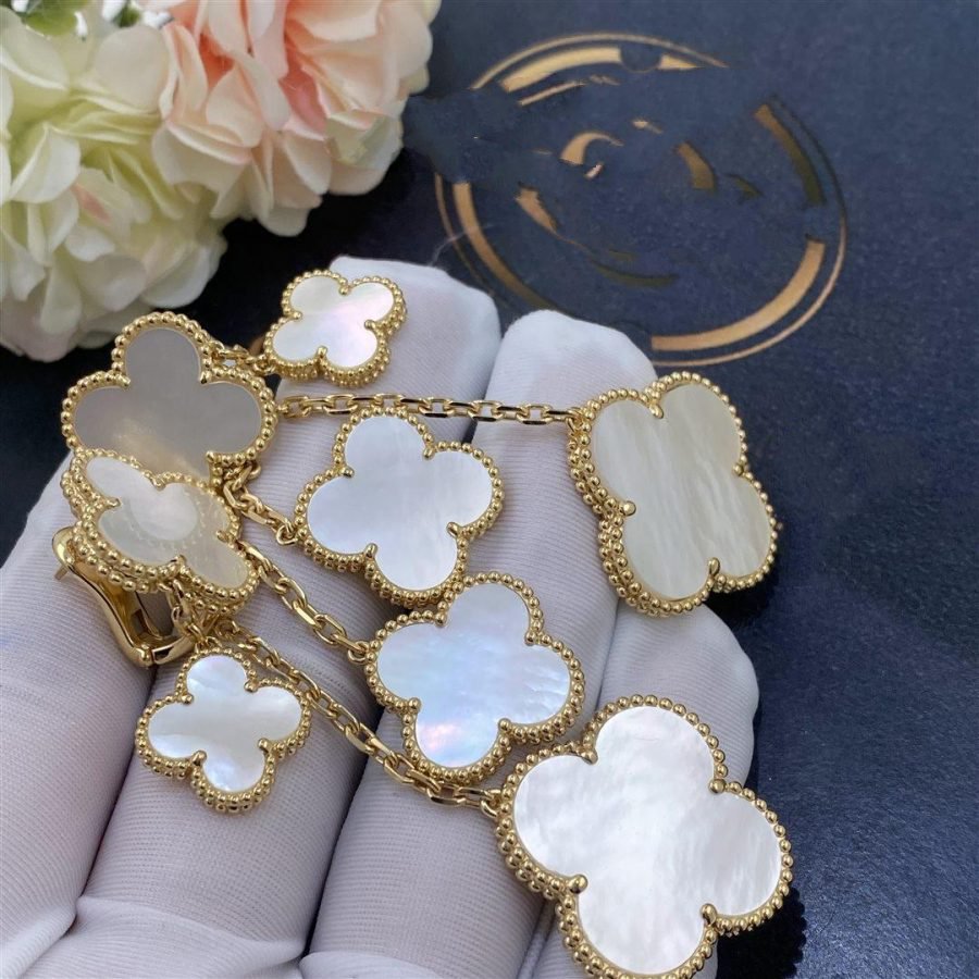 ??MIRA?¡¥CLOVER EARRINGS WHITE MOP 4 MOTIFS GOLD