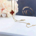 ??MIRA?¡¥CLOVER  CARNELIAN SINGLE FLOWER BRACELET