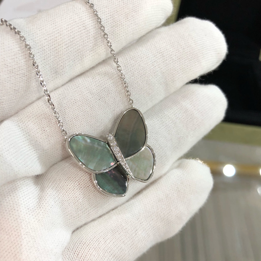 ??MIRA?¡¥LARGE BUTTERFLY SILVER PENDANT DIAMOND NECKLACE