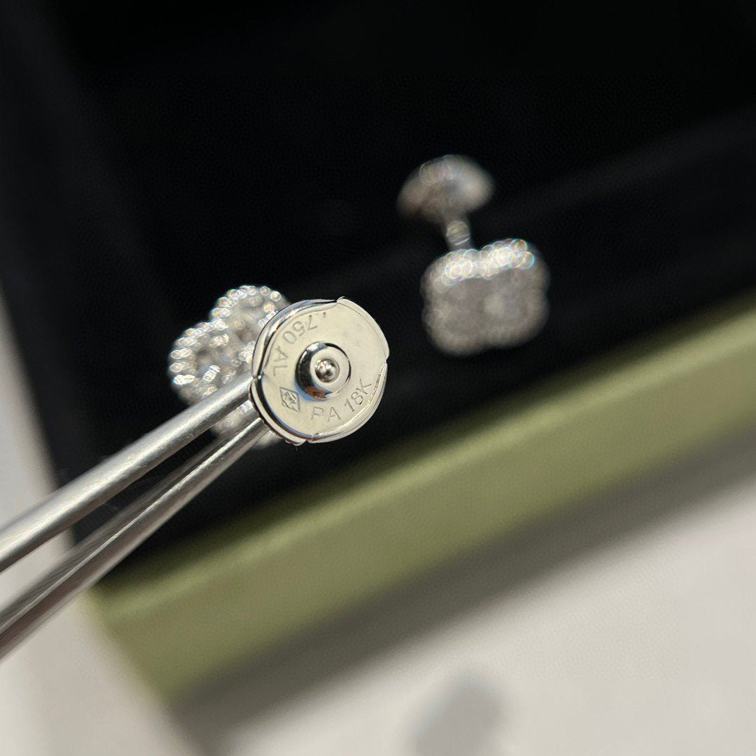??MIRA?¡¥CLOVER MINI DIAMOND STUD EARRINGS